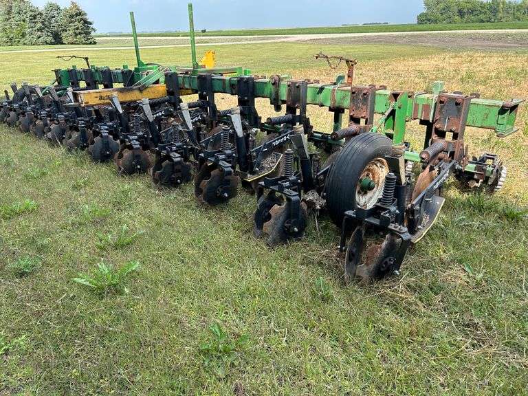 Dry Fertilizer Strip Till Bar, on JD Mounted Folding Bar, with Yetter