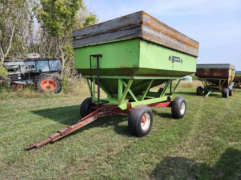 Parker Gravity Box, Approx 325 350 bu on Electric 5010 Running Gear