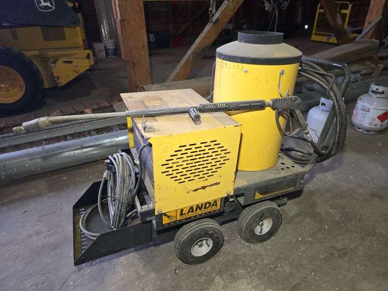 LANDA 2.3GPM, 120V 1PH ELECTRIC PRESSURE WASHER WITH LP GAS BURNER.  BELIEVED TO WORK, BUT BURNER DOES NOT WORK.