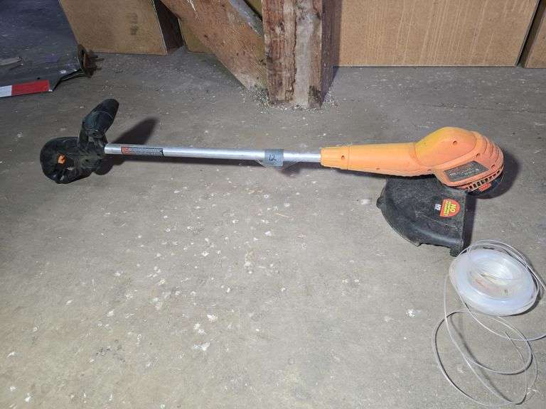 BLACK AND DECKER 110V ELECTRIC WEED EATER.