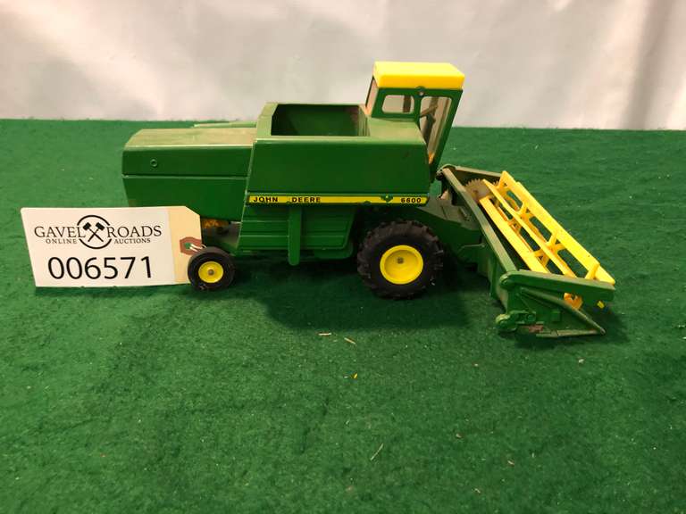 1-16-scale-john-deere-6600-combine-gavel-roads-online-auctions