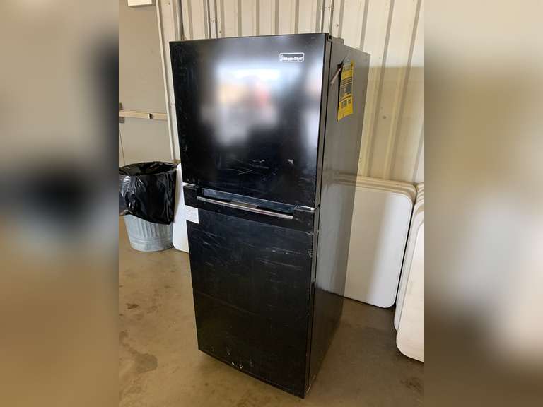 Magic Chef Black Refrigerator Gavel Roads Online Auctions