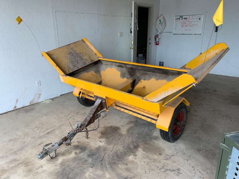 Evoke Tow Behind Sand/Sand Drop Spreader Gavel Roads Online Auctions