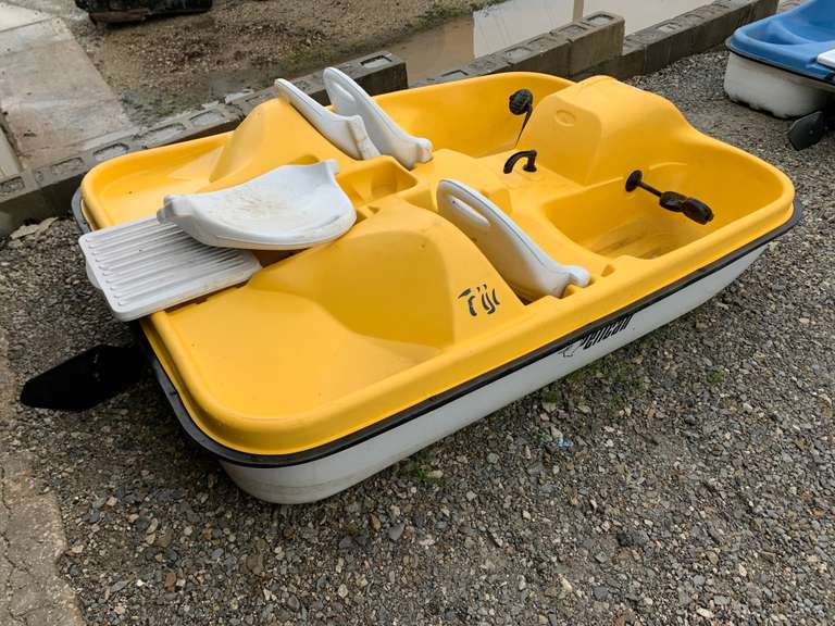 3 Person Pelican Paddle Boat Gavel Roads Online Auctions 3 Person Pelican Paddle Boat Gavel Roads Online Auctions