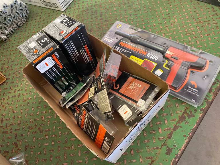 Remington R300 Fastening Tool with Mixed Lot of Fasteners & Loads