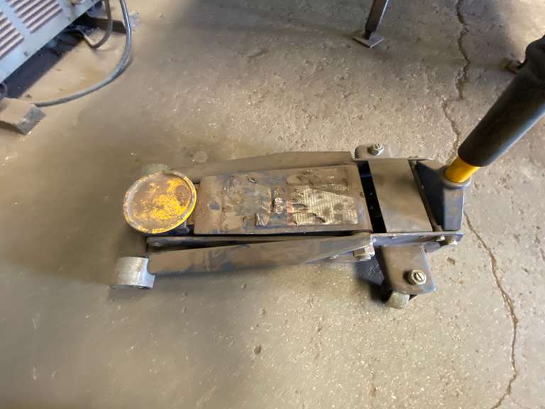 Napa 3 1/2 Ton Floor Jack Gavel Roads Online Auctions
