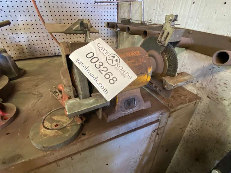 DeWalt 8" Heavy Duty Bench Grinder Gavel Roads Online Auctions