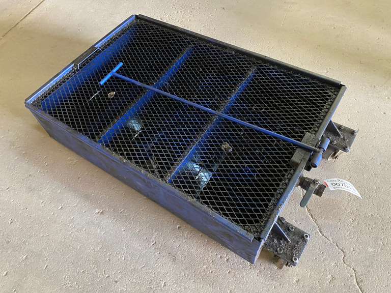 Portable Oil Drain Pan on Wheels Gavel Roads Online Auctions