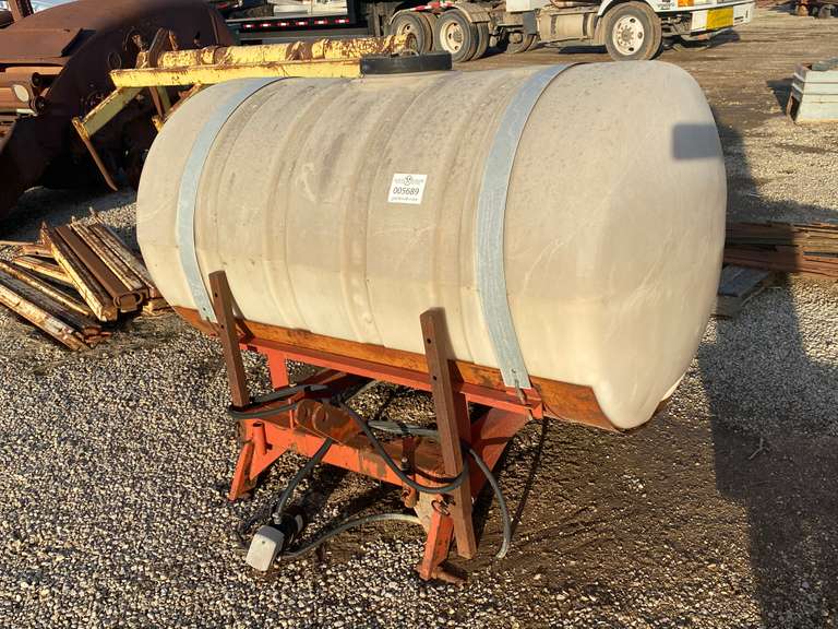 3pt. 3' x 6' Poly Tank & Cradle w/ 12 Volt Pump Gavel Roads Online