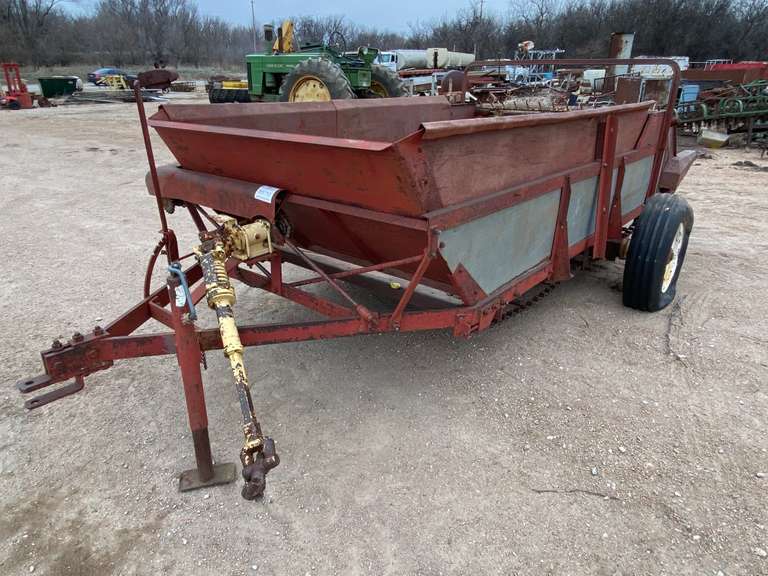 PTO Driven PullType Manure Spreader Trailer Gavel Roads Online Auctions