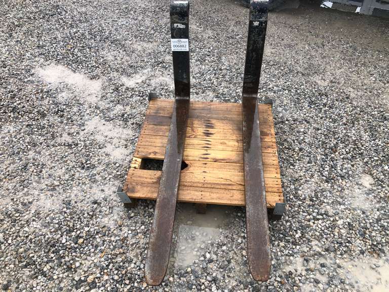 Set of 10,000 LB Telehandler Forks Gavel Roads Online Auctions