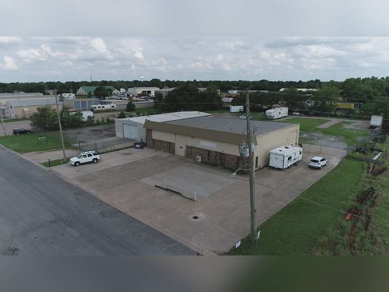 Goddard, KS F&D Rentals Commercial Building Gavel Roads Online Auctions
