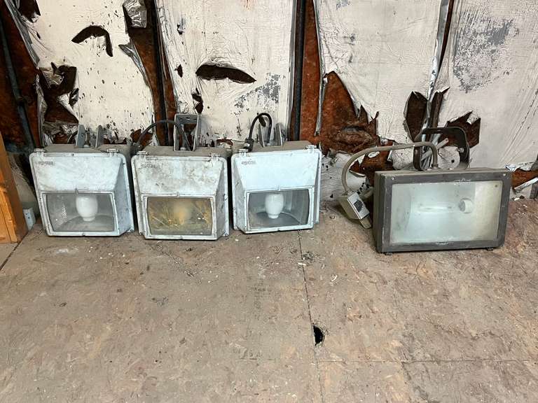 (4) Commercial Lighting Fixtures Gavel Roads Online Auctions