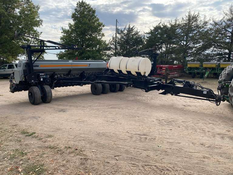 Crustbuster NoTill 4030 All Plant Drill Gavel Roads Online Auctions