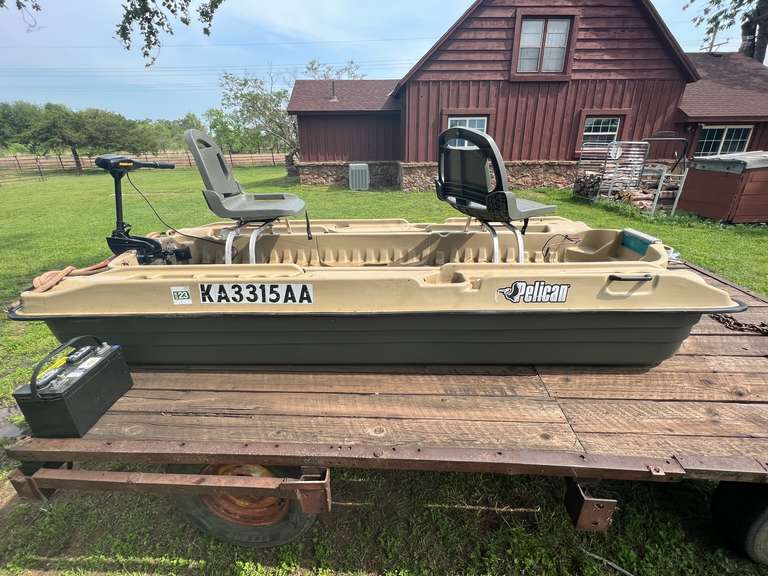 Pelican Bass Raider 10E Angler Fishing Boat Gavel Roads Online Auctions