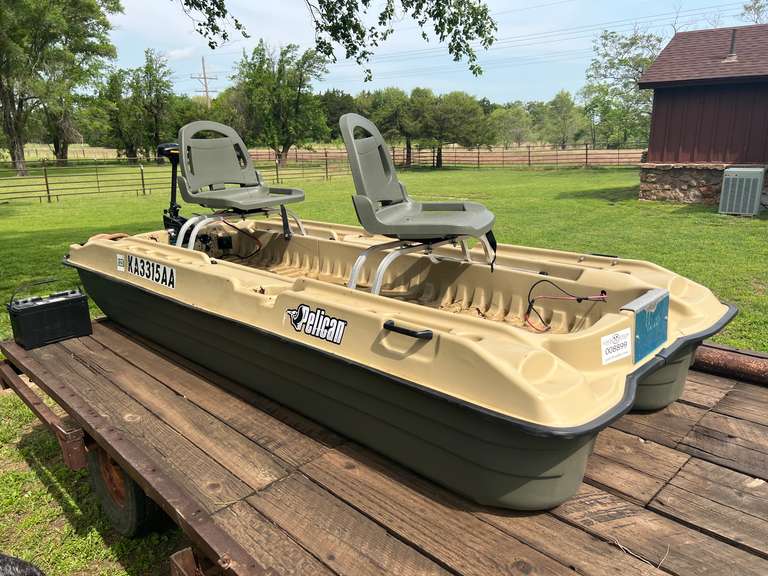 Pelican Bass Raider 10E Angler Fishing Boat Gavel Roads Online Auctions