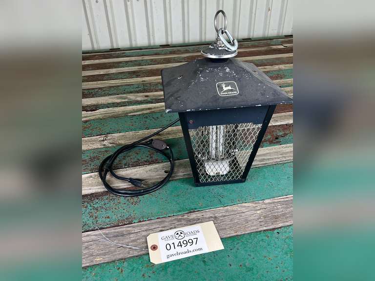 John Deere Bug Zapper 60 Hz 25W Gavel Roads Online Auctions