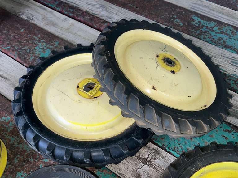 Assorted John Deere Pedal Tractor Parts Gavel Roads Online Auctions