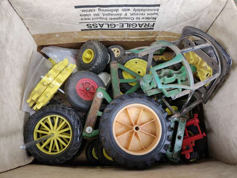 Assorted John Deere Toy Tractor Wheels & Spare Parts Gavel Roads