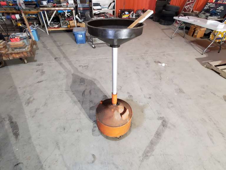 Tall Oil Pan On Wheels Gavel Roads Online Auctions