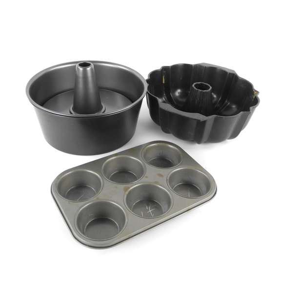Baking Lot with Bundt Pans GC5 Auctions