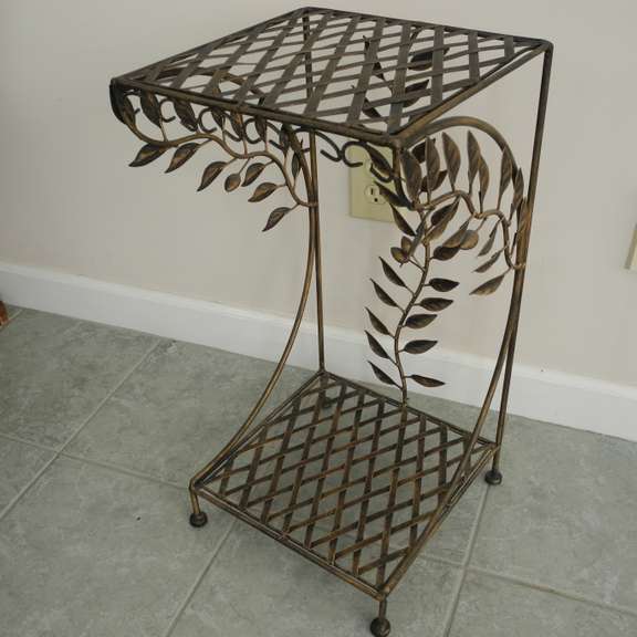 Metal Plant Stand / Side Table GC5 Auctions
