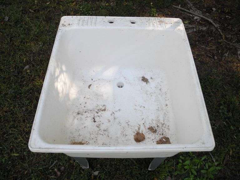 Plastic Utility Sink on Legs GC5 Auctions