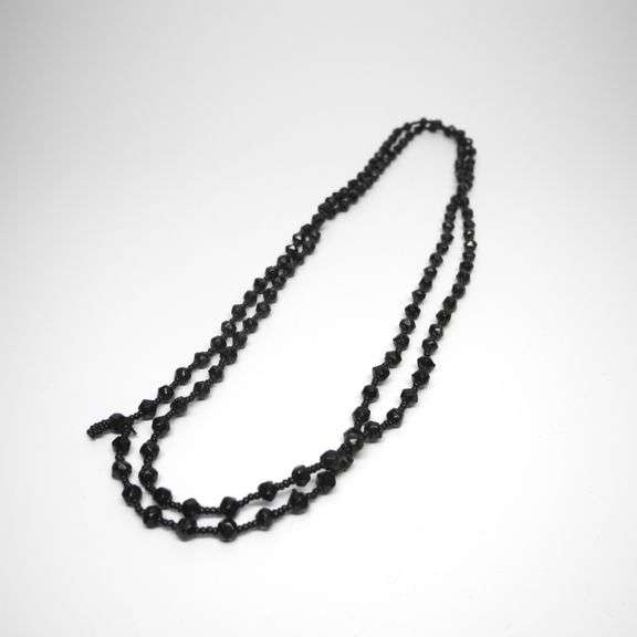 47" Glass Bead Necklace GC5 Auctions