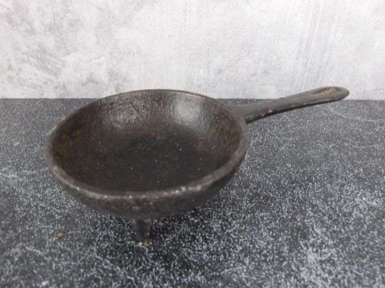 Vintage RifeLoth Corp. Cast Iron Ashtray GC5 Auctions