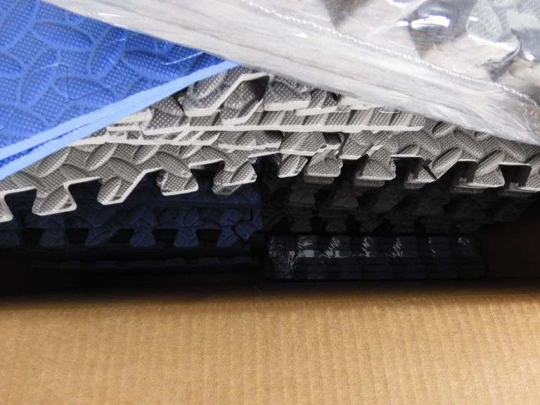 Large Box of Padded Interlocking Floor Tiles GC5 Auctions