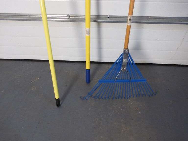 Rake, Shovel and Light Bulb Changer GC5 Auctions