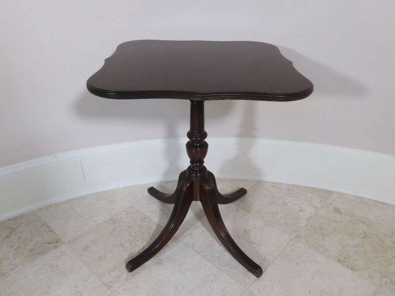 Vintage Mahogany Center Table 2 GC5 Auctions