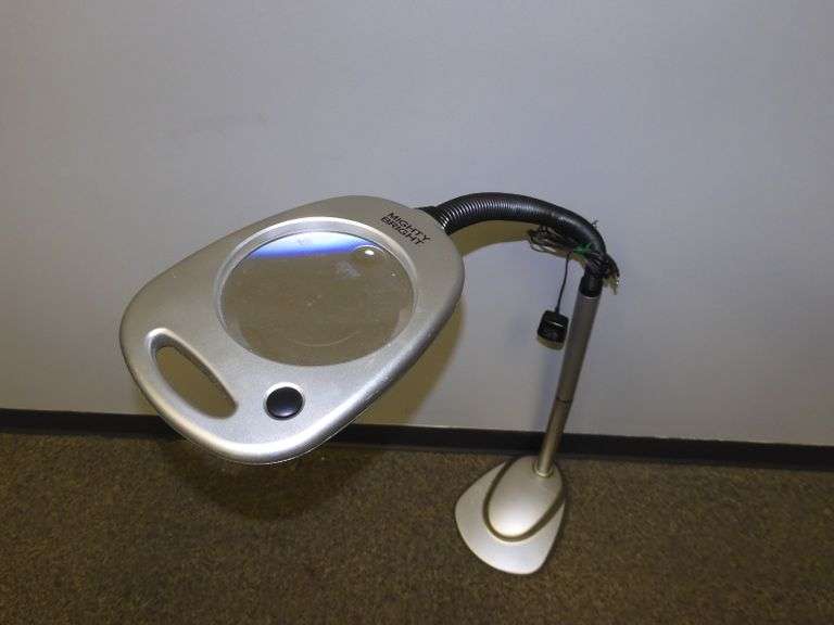 Mighty Bright Magnifying Floor Lamp GC5 Auctions