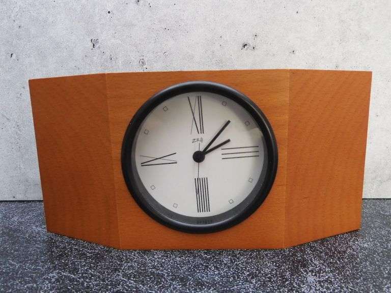 Wood Ziro Desk Clock - Made in England - GC5 Auctions