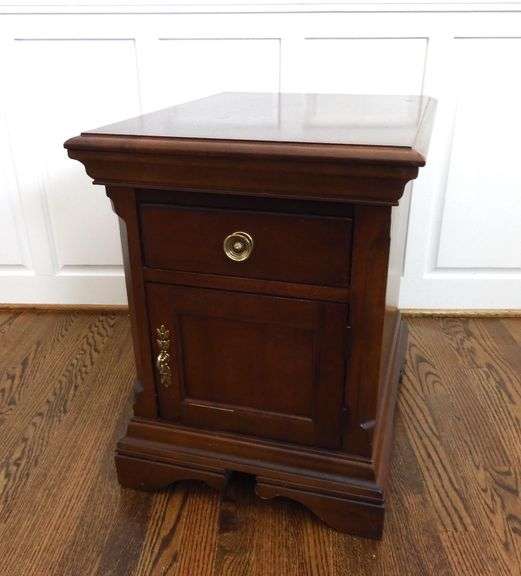 Vintage Broyhill Side Table with Magazine Rack GC5 Auctions