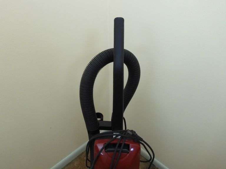 Dirt Devil "Jaguar" 12 Amp Upright Vacuum GC5 Auctions