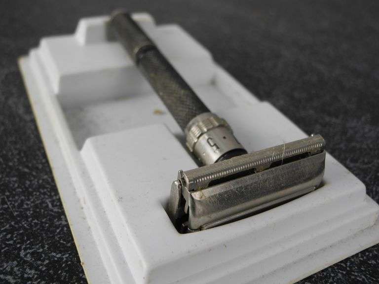 Collection of Vintage Safety Razors GC5 Auctions