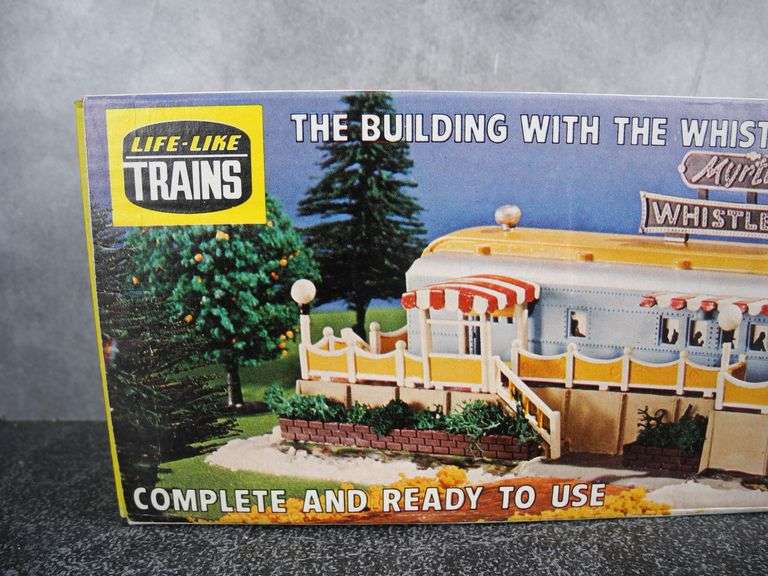 LifeLike Myrtle's Whistle Top Diner Train "HO" Scale Layout Accessory