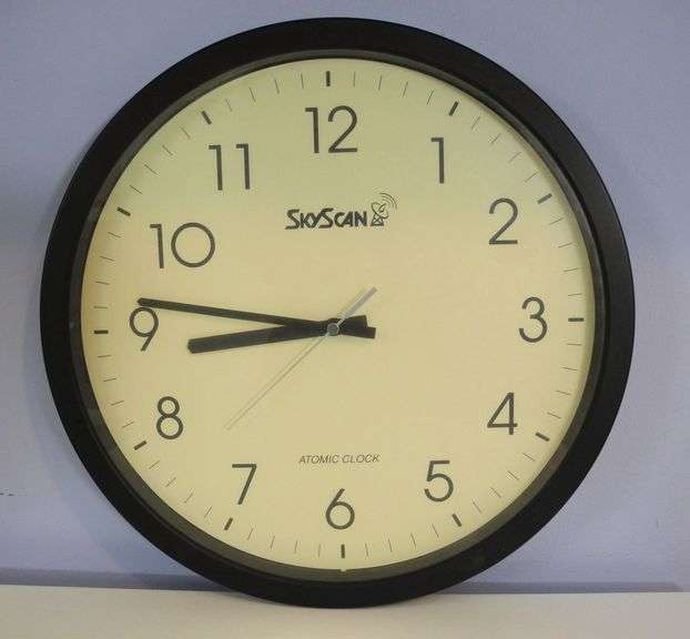 SkyScan Quartz Atomic Wall Clock Model 28500 GC5 Auctions