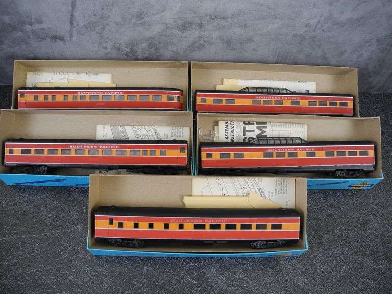 Lot of 5 "HO" Scale Southern Pacific Passenger Cars in Boxes GC5 Auctions