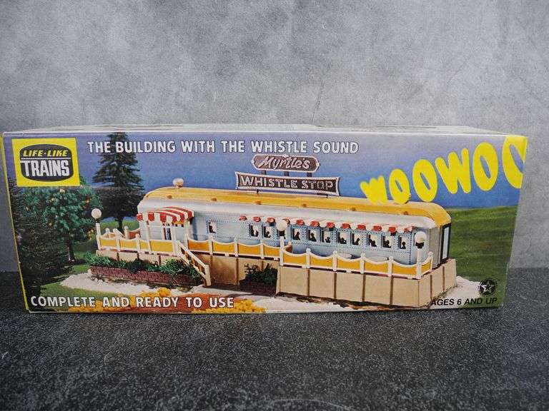 LifeLike Myrtle's Whistle Top Diner Train "HO" Scale Layout Accessory