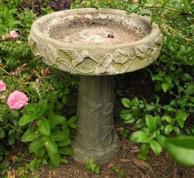 Beautiful Cement Bird Bath with Hummingbird Accents GC5 Auctions
