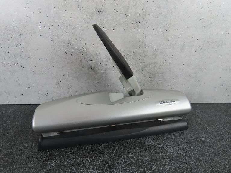 Heavy Duty Swingline 3Hole Punch GC5 Auctions
