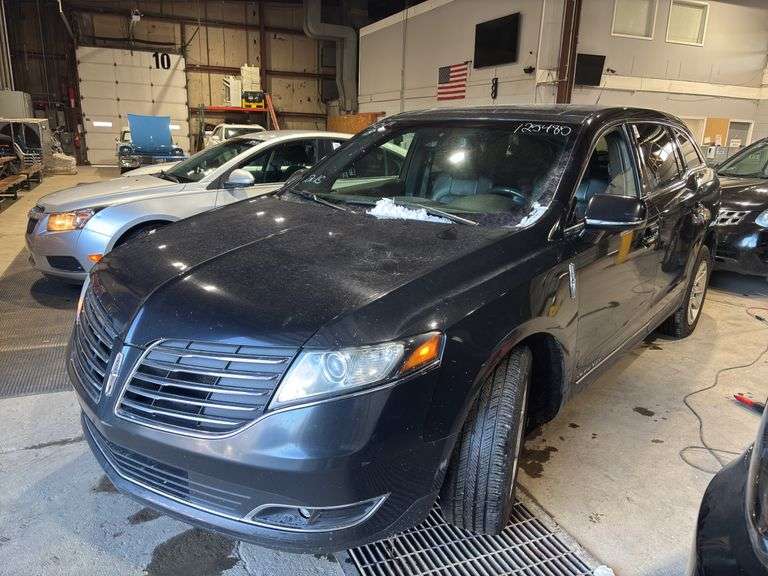 2019 LINCOLN MKT Livery 2LMHJ5NK0KBL00601