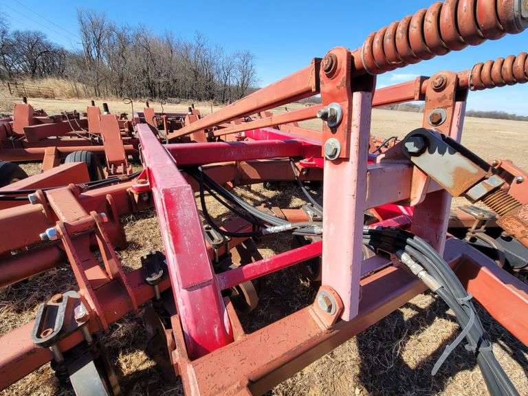 Sunflower Disc Ripper - Great Plains Auction