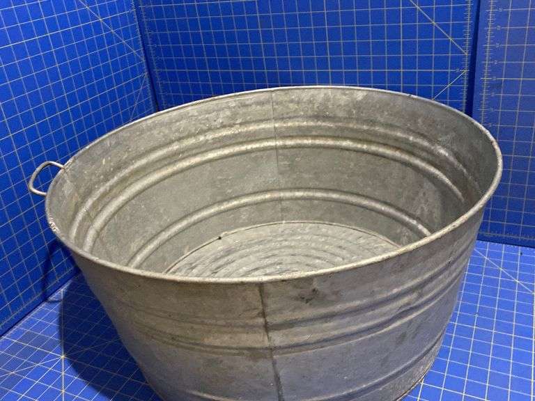Galvanized wash tub Gregg Auctions