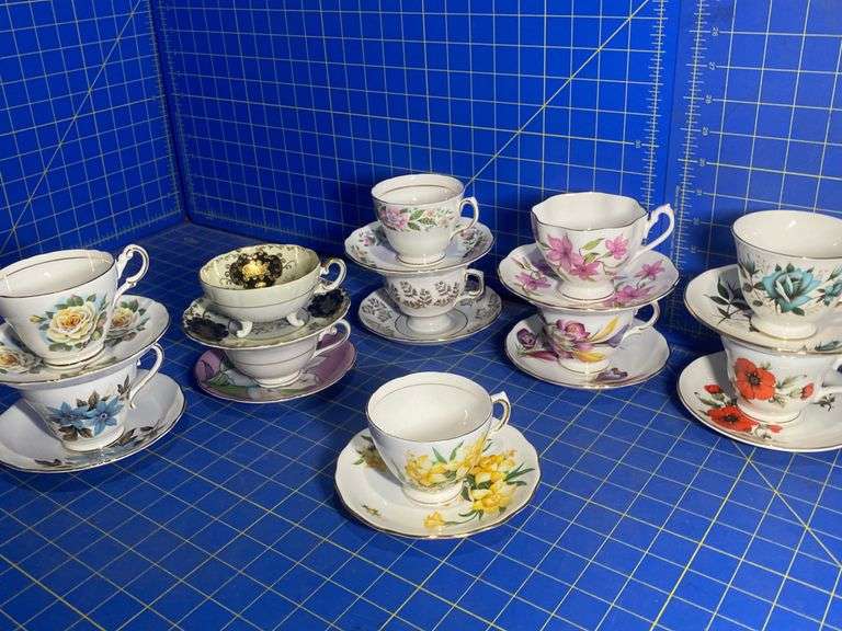 Tea cups & saucers Gregg Auctions
