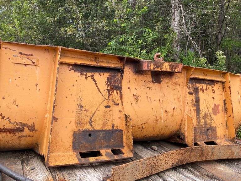 Quick attach bucket Gregg Auctions