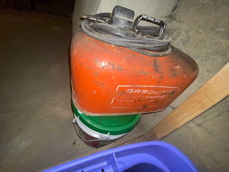 Outboard motor gas tank Gregg Auctions