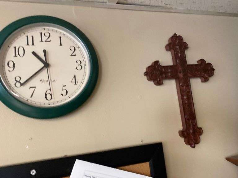 Clock & cross Gregg Auctions